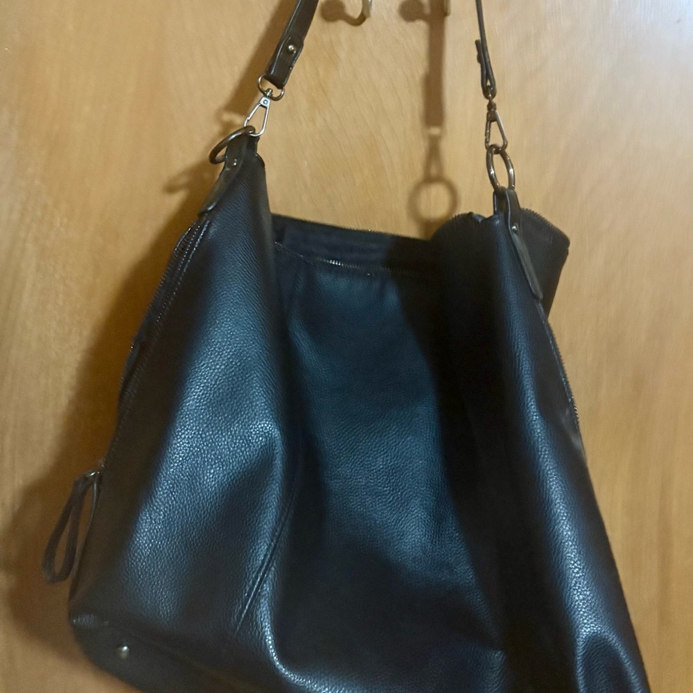 Elegant Black Leather Shoulder Bag